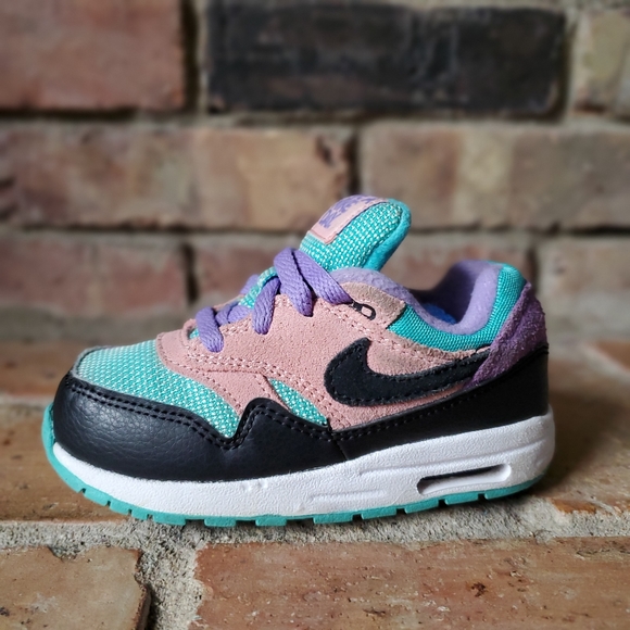 have a nike day air max 1 toddler